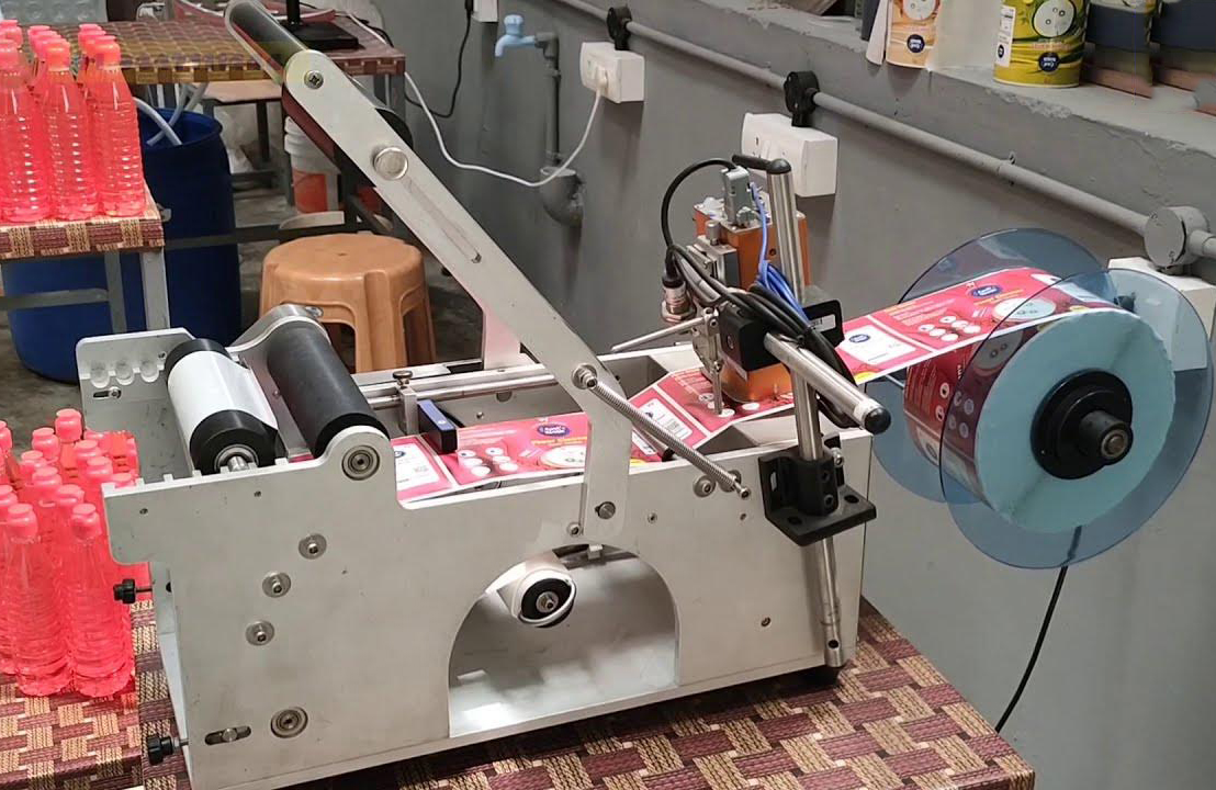 Semi-automatic Labeling Machine